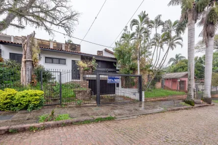 Casa com 4 Quartos à venda, 360m² no Três Figueiras, Porto Alegre