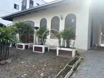 Casa com 4 Quartos à venda, 263m² no Santo Antônio, Joinville