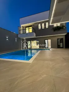 Sobrado com 4 Quartos à venda, 346m² no Xaxim, Curitiba