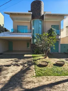Casa de Condomínio com 4 Quartos para alugar, 270m² no Jardins Madri, Goiânia