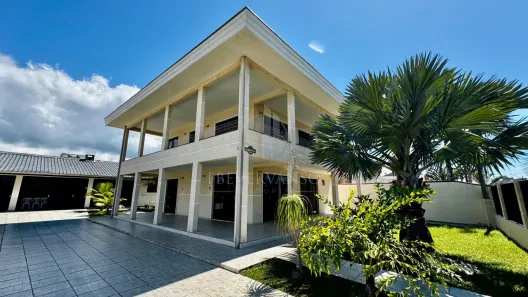 Sobrado com 5 Quartos à venda, 380m² no Guaratuba, Guaratuba