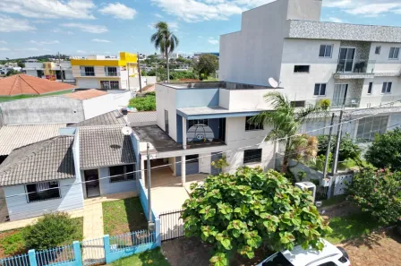 Sobrado com 4 Quartos à venda, 223m² no Cristo Rei, Pato Branco