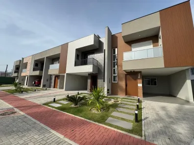 Sobrado com 3 Quartos à venda, 118m² no Forquilhas, São José