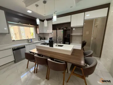 Sobrado com 4 Quartos à venda, 10m² no Boqueirão, Curitiba