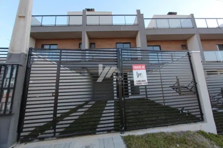Sobrado com 3 Quartos à venda, 111m² no Pinheirinho, Curitiba