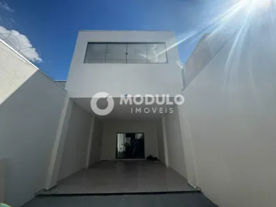 Casa com 3 Quartos para alugar, 250m² no Aclimação, Uberlândia