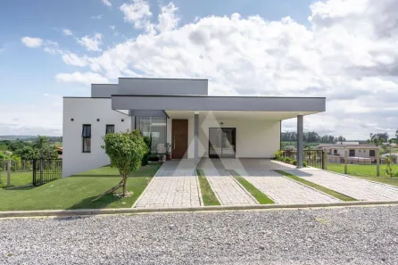 Casa de Condomínio com 3 Quartos à venda, 300m² no Residencial Pinheiros do Lago, Alambari