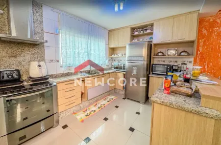 Sobrado com 3 Quartos à venda, 218m² no Jardim das Maravilhas, Santo André