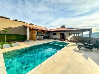Fazenda/Sítio com 2 Quartos à venda, 491m² no Centro, Socorro