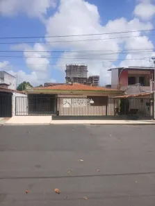 Casa com 3 Quartos para venda ou aluguel, 350m² no Lagoa Nova, Natal