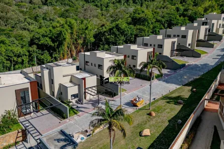 Casa de Condomínio com 3 Quartos à venda, 221m² no Vila Santista, Atibaia