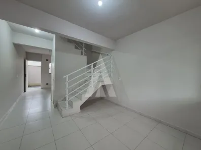 Casa com 2 Quartos para alugar, 63m² no Iririú, Joinville