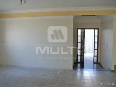 Casa com 3 Quartos para alugar, 329m² no Brasil, Uberlândia