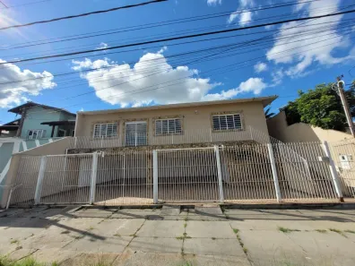 Casa com 8 Quartos para alugar, 380m² no Recanto Azul, Botucatu