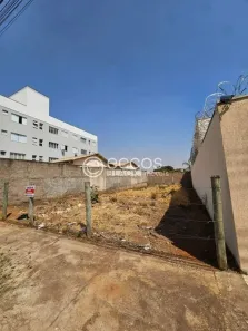 Lote/Terreno à venda, 300m² no Pampulha, Uberlândia