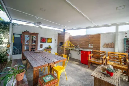 Casa com 3 Quartos à venda, 164m² no Parque Assunção, Taboão da Serra