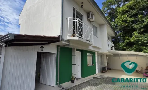 Sobrado com 3 Quartos à venda, 130m² no Uberaba, Curitiba