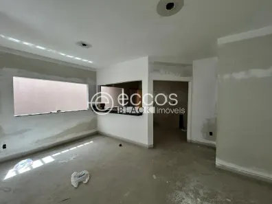 Casa com 3 Quartos à venda, 240m² no Cidade Jardim, Uberlândia