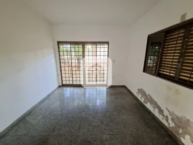 Sobrado com 4 Quartos à venda, 360m² no Vigilato Pereira, Uberlândia