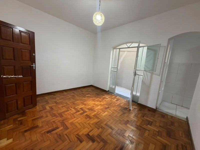 Apartamento com 2 quartos — Sagrada Família, Belo Horizonte