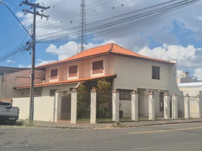 Sobrado com 5 Quartos à venda, 218m² no Centro, Ponta Grossa