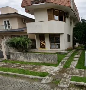 Casa com 3 Quartos para alugar, 320m² no Itacorubi, Florianópolis