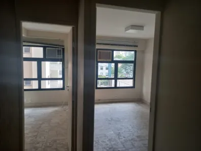 Sala Comercial com 2 Quartos para venda ou aluguel, 32m² no Vila Nova Conceição, São Paulo
