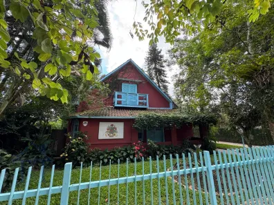 Sobrado com 4 Quartos à venda, 430m² no América, Joinville