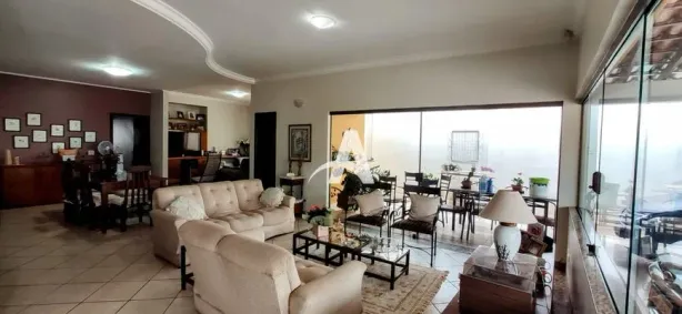Imóvel Comercial com 5 Quartos para alugar, 330m² no Morada da Colina, Uberlândia