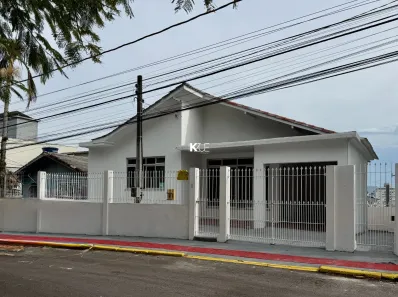 Casa com 3 Quartos para alugar, 164m² no Estreito, Florianópolis