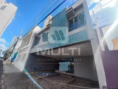 Prédio Comercial com 2 Quartos à venda, 200m² no Centro, Uberlândia