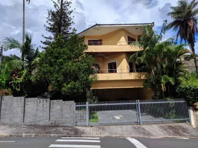 Casa com 5 Quartos para alugar, 552m² no Jardim dos Estados, Poços de Caldas