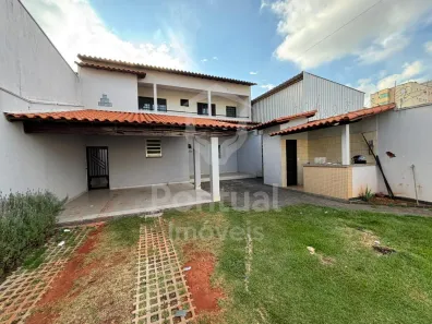 Casa com 4 Quartos para alugar, 250m² no Umuarama, Uberlândia
