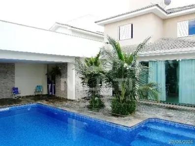 Casa com 3 Quartos à venda, 270m² no Jardim Karaíba, Uberlândia