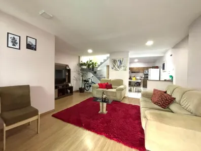 Casa com 3 Quartos à venda, 290m² no São Braz, Curitiba