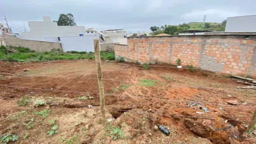 Lote/Terreno à venda, 259m² no Novo Horizonte, Conselheiro Lafaiete