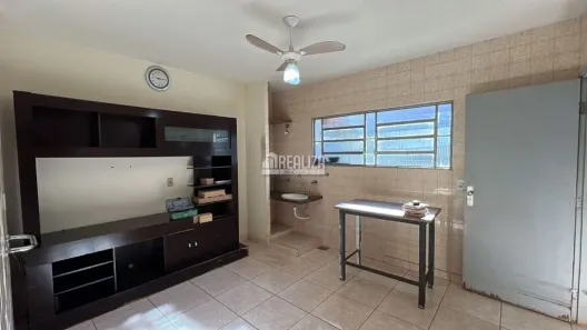 Casa com 4 Quartos para alugar, 100m² no Irmãos Soares, Uberaba