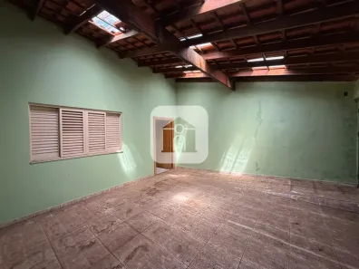 Casa com 3 Quartos para alugar, 120m² no Tubalina, Uberlândia