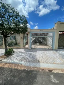 Casa com 4 Quartos à venda, 192m² no Jardim Adriana II, Londrina