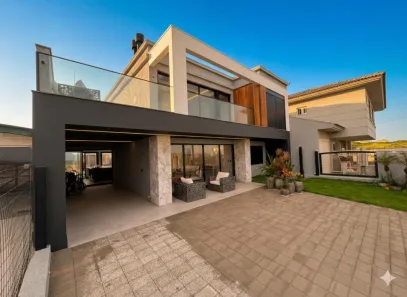 Sobrado com 6 Quartos à venda, 315m² no , Xangri-lá
