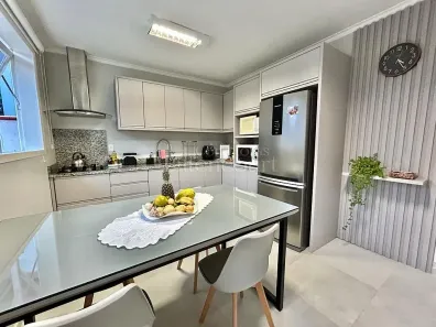 Casa com 3 Quartos à venda, 267m² no Santo Antônio, Joinville