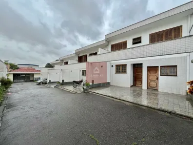 Casa de Condomínio com 4 Quartos para alugar, 210m² no Indianópolis, São Paulo