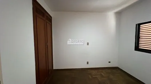 Apartamento com 3 Quartos para alugar, 147m² no Conjunto Guanabara, Uberaba
