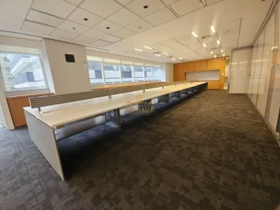 Sala Comercial para alugar, 246m² no Centro Cívico, Curitiba