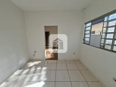 Casa com 2 Quartos para alugar, 60m² no Martins, Uberlândia