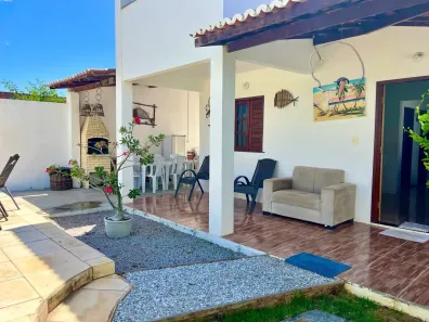 Sobrado com 4 Quartos para alugar, 200m² no , Aracati