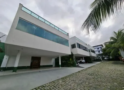 Casa de Condomínio com 3 Quartos para alugar, 200m² no Cancela Preta, Macaé