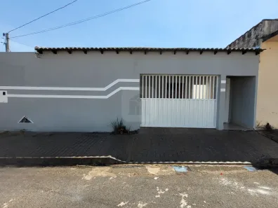Casa com 4 Quartos para alugar, 178m² no São Jorge, Uberlândia