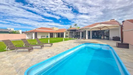 Casa com 3 Quartos à venda, 208m² no Guaratuba, Guaratuba