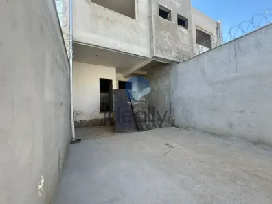 Sobrado com 3 Quartos à venda, 227m² no Cândida Ferreira, Contagem
